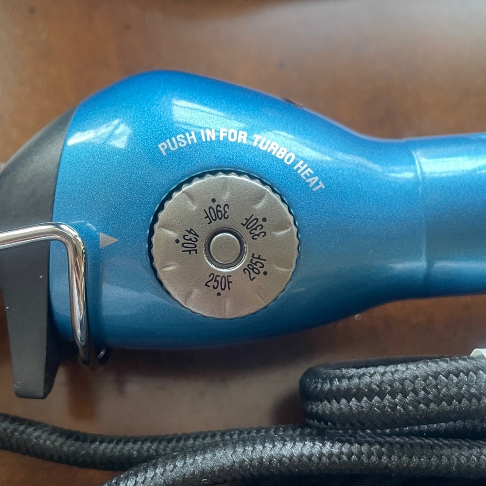 BaByliss PRO Nano Titanium Curling Iron - Vibrant Blue - Picture 3 of 3